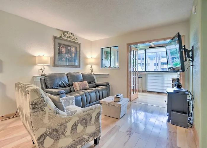 Sunroom + Beach Access: Hilton Head Condo