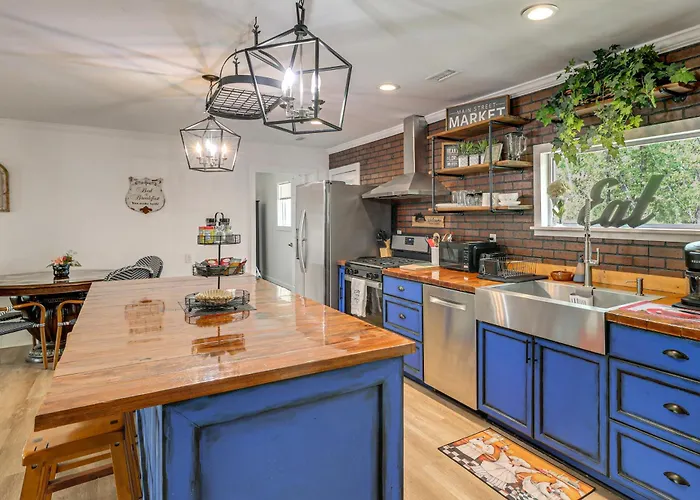 Charming Retreat On 20 Acres W/ Private Lake!